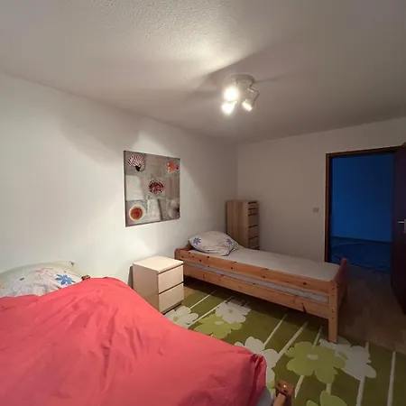 아파트 Spacious Family House Near 울름
